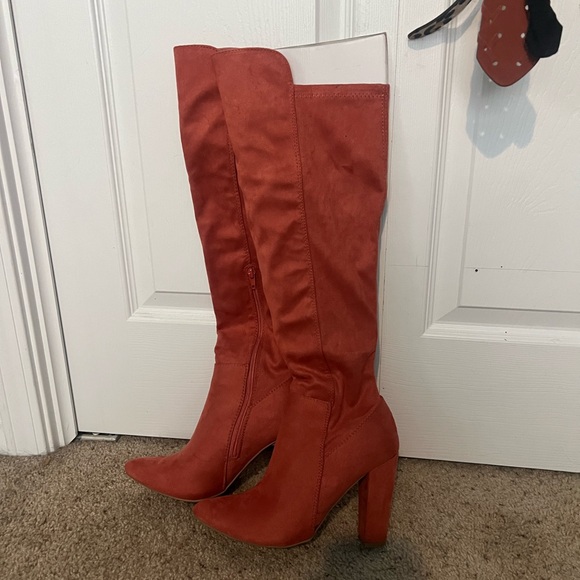 Journee Knee High Boots - Picture 3 of 4